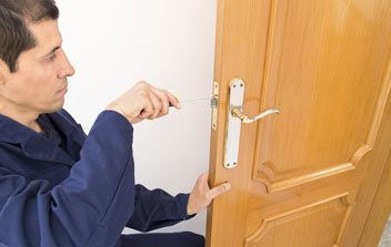 Locksmith Master Shop Cleveland, OH 216-606-9131 Locksmith Master Shop Cleveland, OH 216-606-9131